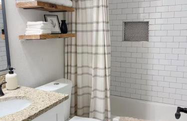 Remodeled 4BR 2BA Steps from Georgetown Square - Foto 38