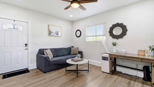 Country Charmer Single Story Cottage Pet Friendly - Photo 2