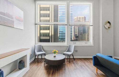 Luxury Downtown Cityview Suite Skywalk Access and Free Garage Parking - Foto 35