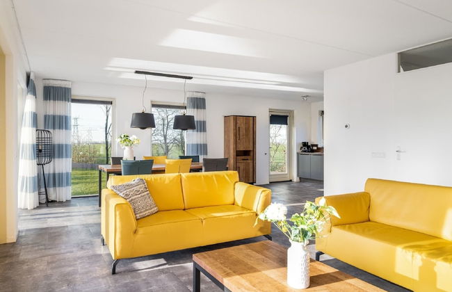 Holiday Home With Private Jetty on Water - Foto 12