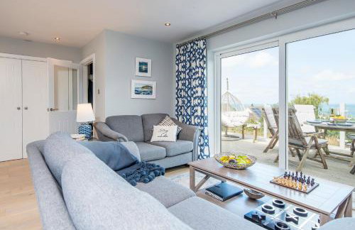 Robin Hill - Photo 2