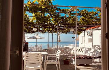 Alkisti's seaside apartments - Photo 9