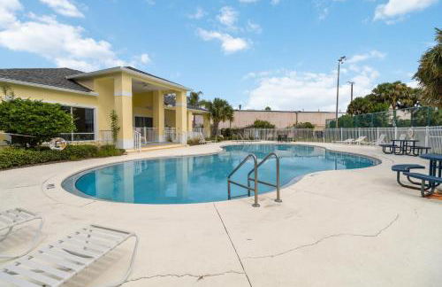 Huge Screened Patio That Overlooks Lake Buck, Near Famous Attractions!! - Foto 13