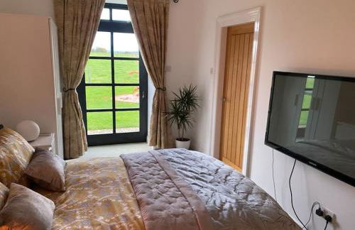 Courtyard Cottage - Photo 37