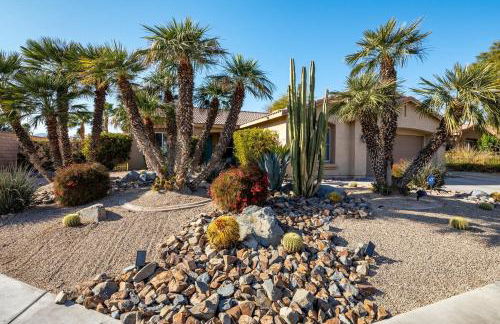 Spacious Yard, Sparkling Pool & Spa, Firepit, 9beds! - Photo 54