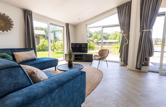 Chalet by Pond in Holiday Park - Photo 7