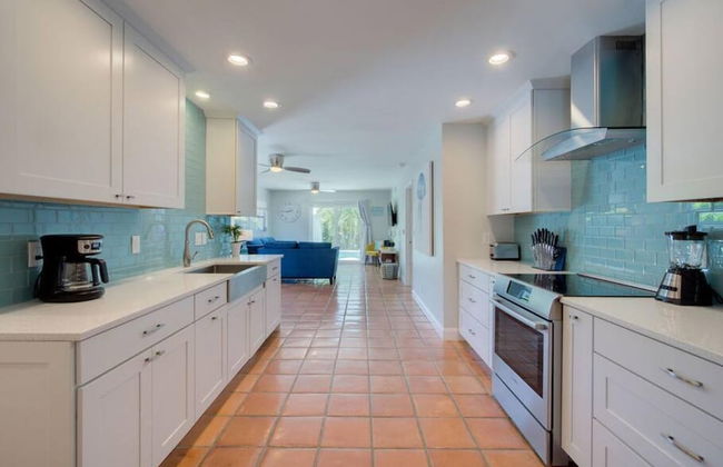 Steps to Beach Heated Pool - Foto 48