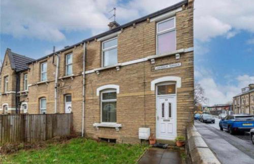 Central 3BR Home - Huddersfield Serviced Accomodation - Walk to Station & Town - Business Travellers - Families - Students - Photo 38