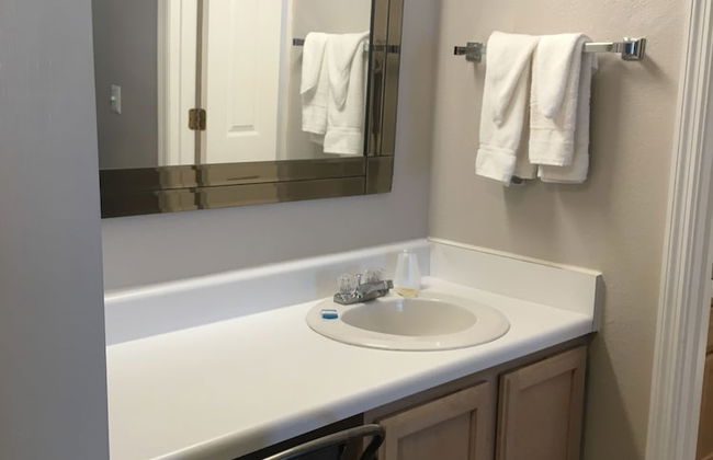 Ambassador Inn And Suites - Photo 5