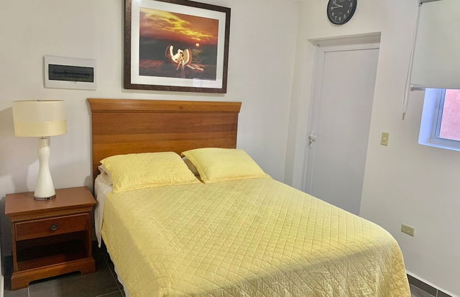 Remarkable 1-bed Apartment in Noord - Foto 2