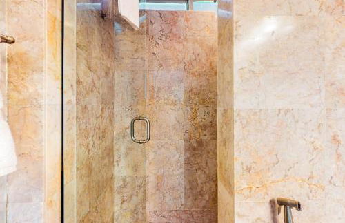 Snowbird-friendly home with private pool, spa, grill, enclosed backyard, WD, AC - Foto 14