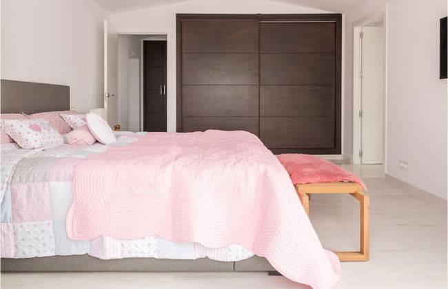 Magnificent And Modern Decorated Villa - Photo 7