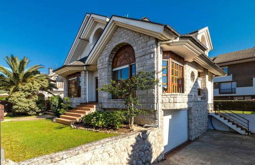 Chalet con Jardín junto a la Playa de Berria - Foto 9