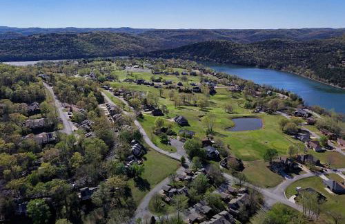 Holiday Island Escape w/ Panoramic Lake Views - Foto 43