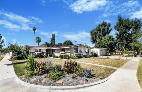 SoCal Retreat with Pool and Spacious Backyard - Foto 39