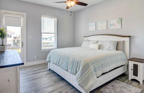 Private Dock and Patio Waterfront Galveston Retreat - Photo 16