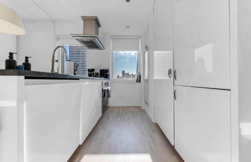 Lavish Two-Story Retreat in the Heart of Manhattan - Foto 13