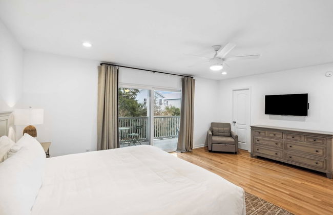 Dolphin Days by Avantstay Pool, 0.2mi to Beach! - Foto 20