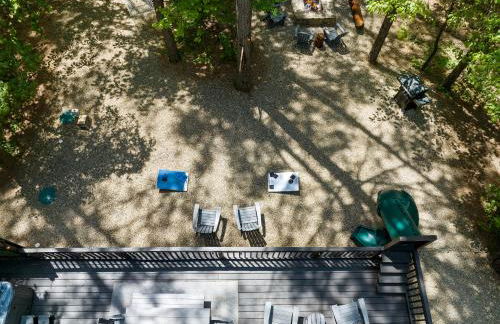 Hickory Bear - Cabin surrounded by pines, Sleeps 10, Hot Tub, Fire Pit, Arcade, Foosball Table & Deck Slide - Photo 60