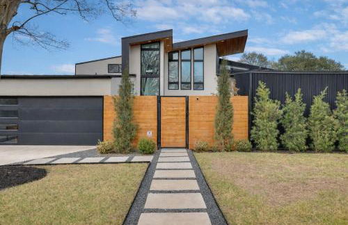 Architectural East Austin Home with Pool & Casita - Photo 7