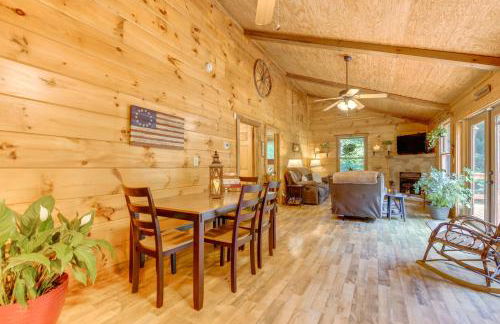 Secluded Cosby Cabin with Wraparound Deck - Foto 6