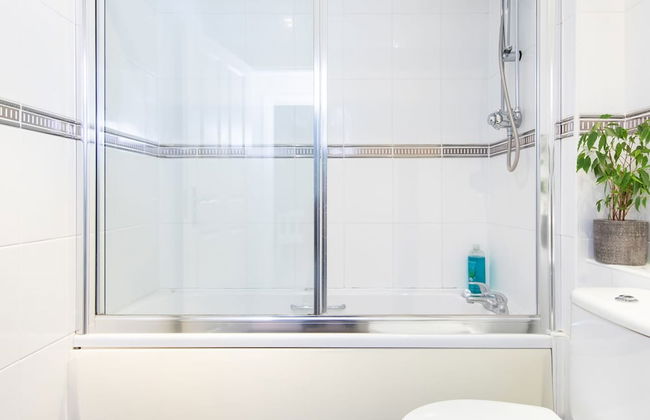 Superior House for 6 Near Beach w Parking Garden - Foto 18