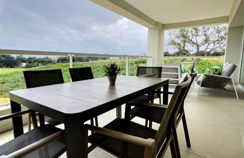 Experience Unrivalled Luxury at Emerald Greens Your Exclusive Retreat in the Heart of San Roque Club Resort - Foto 19