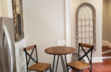 Newly Renovated 4 bed 3 bath and 2 Parking Spots - Foto 9