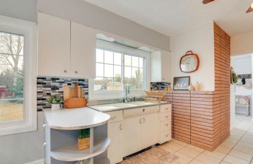 Cozy Mtn-View Retreat with Yard Near Hiking and Golf! - Foto 10