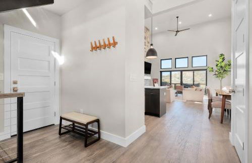 New East Deer Valley, 1 min, 994 New luxury 5br Twin House, Hot Tub, Lake view, Park City 10 min - Photo 35