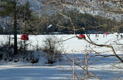 New Sunday River Ski Retreat with Hot Tub Spa - FirePit Sleeps 16 - Foto 68