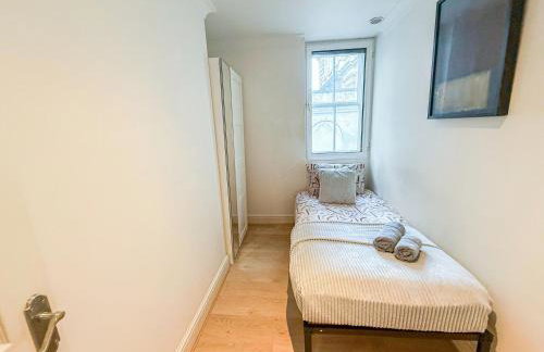 Promo Rate - 2BDR flat with AC in Embankment near Charing Cross, Trafalgar Square, London Eye, Big Ben - Photo 8