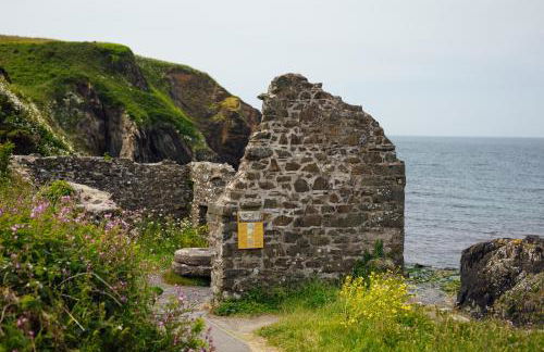 Cliff-top Cottage on Coast Path w/Panoramic Views - Photo 48