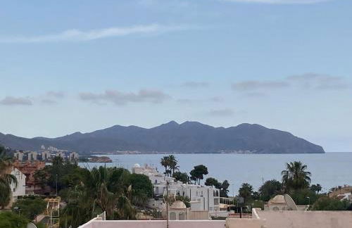 Studio with pool and sunrise view at 10 min beach walk - Foto 14