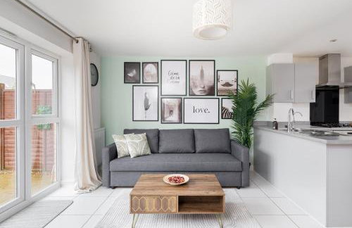 4 Bedroom House By Humming Nest Short Lets & Serviced Accommodation Milton Keynes With Free WiFi & Parking - Foto 5