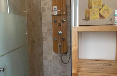 Villa Soleil Piscine Jacuzzi Pétanque Espace bbq billard et salons extérieurs - Foto 28