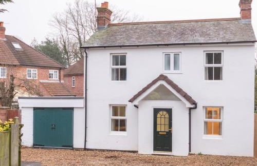 Charming Modern Home in Central Wokingham - Pass the Keys - Foto 40