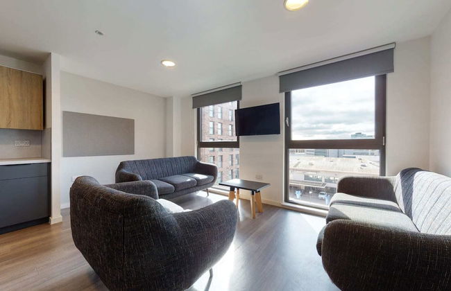 For Student Only Canvas Glasgow - Photo 20