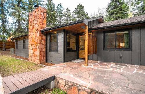 Riverside Luxury Cabin with Hot Tub, Fire Pit, Patio, by Forest & Peak Retreats - Foto 36