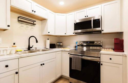 King Comfort - Bright and Modern 1BR Stay in Dunlap - Foto 9