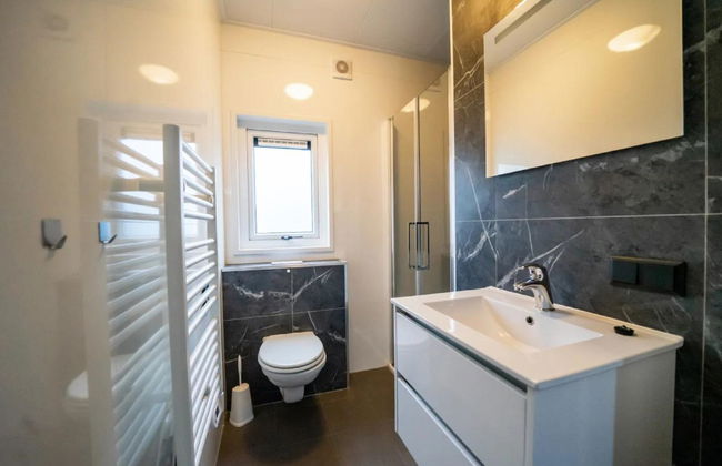 Pavilion 4 - Photo 11