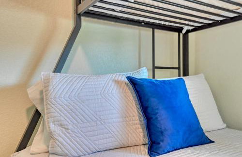 FlightDeck HotTub Fireplace NearAirport FamilyHome - Foto 40