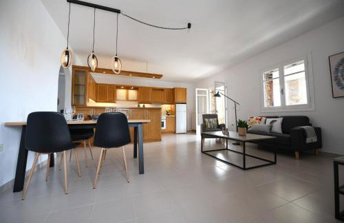 Amazing 2 bedroom apartment overlooking the Marina of Vourkari - Foto 10