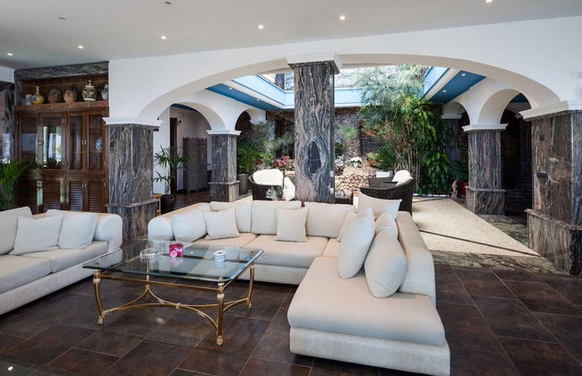 Unique Villa With Outdoor hot tub - Photo 21