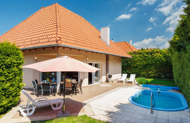 4 bedroom House in Siófok with private pool and garden - Photo 1