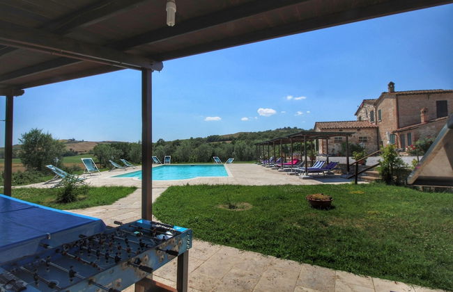 Lovely Farmhouse in Asciano With Swimming Pool - Foto 1