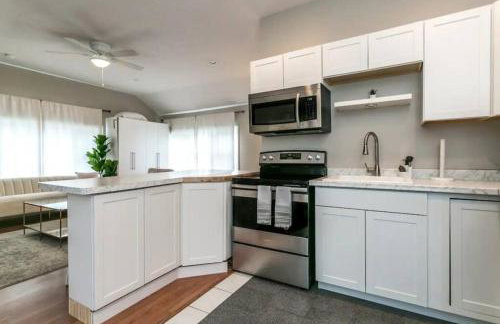 Luxurious 5 BR Home in the Heart of Sylvan Beach - Foto 50