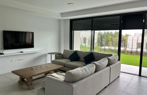 Spacious Beach House in Malaga-Cala de Mijas, amazing see view, 3 bedroom, garden & Common Pool - Photo 3