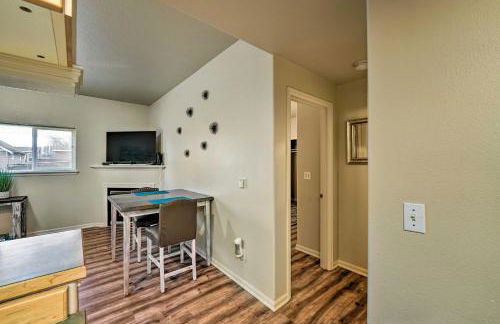 Central Apt Private Fireplace and Patio Access - Foto 13