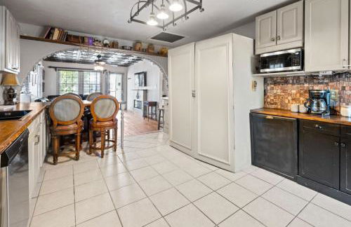 Romantic Colonial Hideaway in Historic Downtown - Pet Friendly - Foto 21